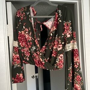 Charlotte Russe Floral Cropped Top Size M